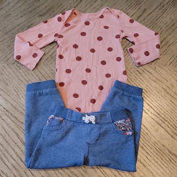 24 month Levi's jean jogger and polka dot onsie set 💙🧡 - Picture 1 of 8
